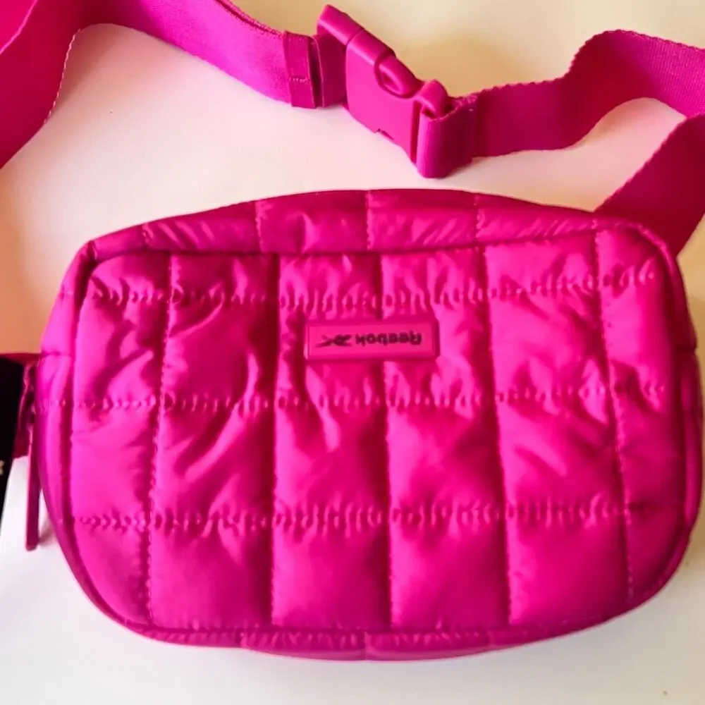 Reebok Trendy Fashionable Quilted Lightweight  Pink Fanny Pack Case Sz 1.6 L NWT